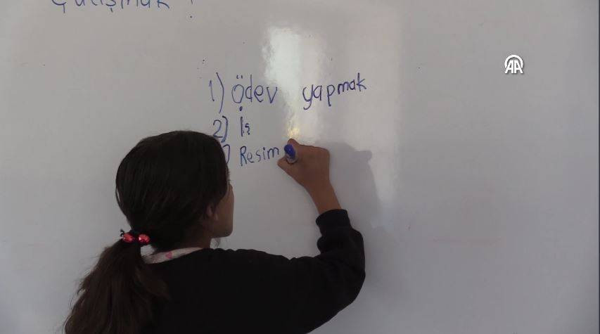 Bu okulda 3 yıldır tek bir öğrenci var. 9 yaşındaki Hasret artık sınıf arkadaşı istiyor - Resim: 5